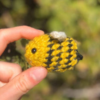 Abeille crochetée à la main - Miel & Co quebecois