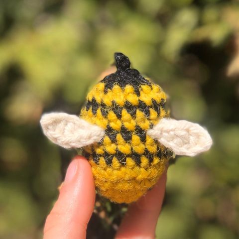 Abeille crochetée à la main - Miel & Co quebecois